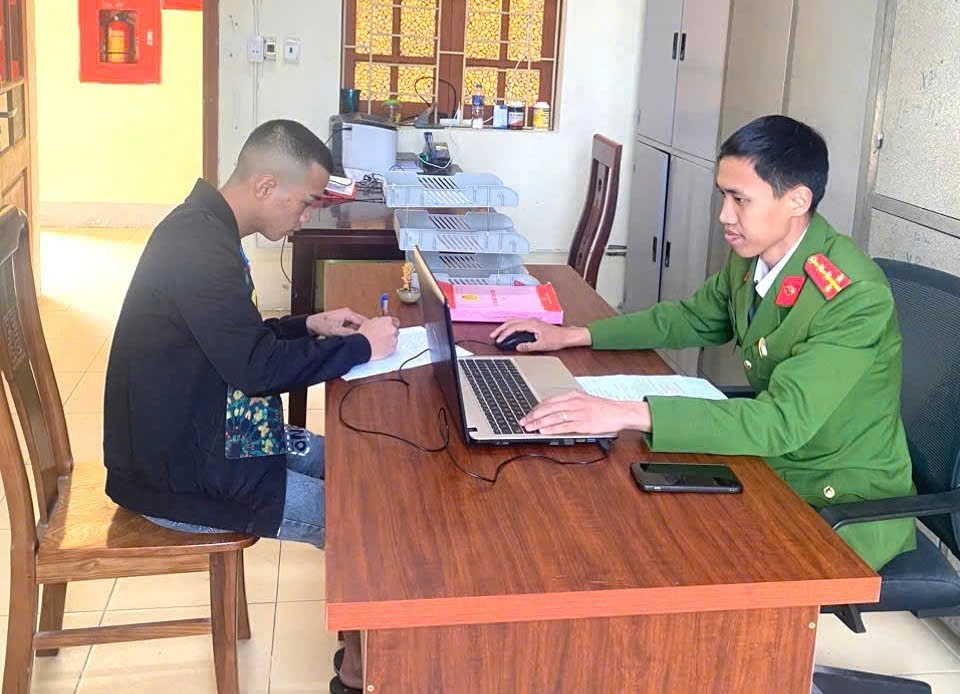 Khởi tố đối tượng lừa đảo lấy tiền tiêu xài